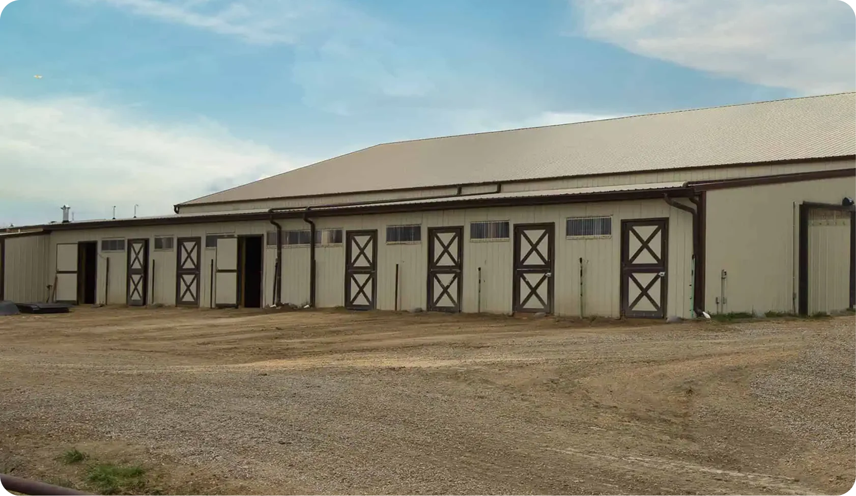 Barn and stabling facilities at Meadowlark Ranch Too
